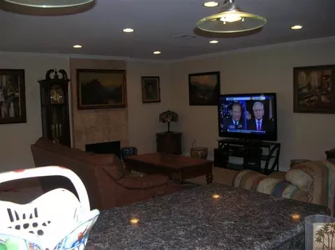 7966 Danvers St, Downey, CA 90240 photo 2