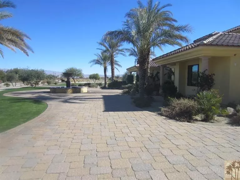  82605 Zenda Dr, Indio, CA 92201 photo 2