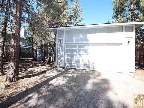 951 D Ln, Big Bear City, CA 92314 photo 2