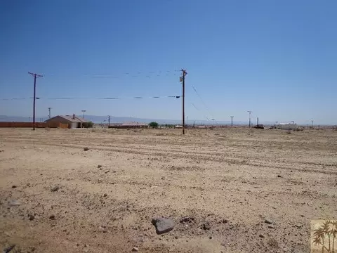 2050 Sunrise Dr, Thermal, CA 92274 photo 3