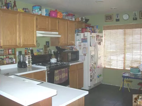 1376 Yukon Ave, Perris, CA 92571 photo 4