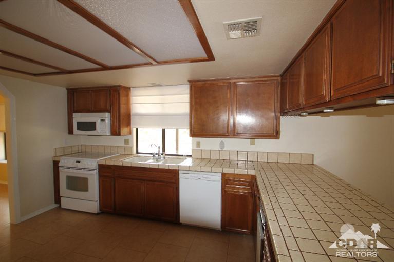 8799 San Diego Dr, Yucca Valley, CA 92284 photo 3
