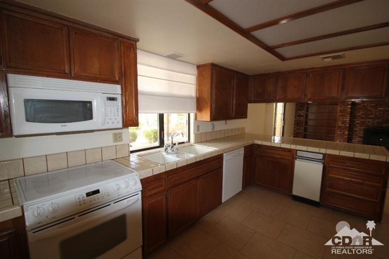 8799 San Diego Dr, Yucca Valley, CA 92284 photo 2