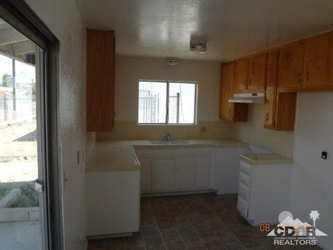 6286 Ronald Dr, Yucca Valley, CA 92284 photo 5