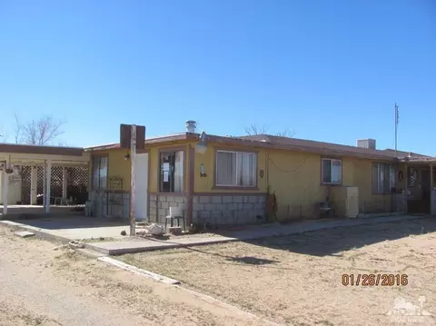 1077 Alta Ave, Landers, CA 92285 photo 2
