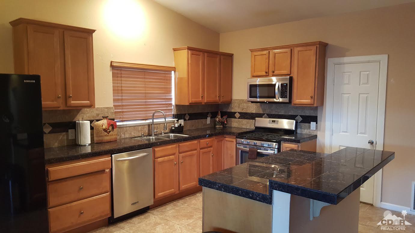 82323 Nancy Dr, Indio, CA 92201 photo 2