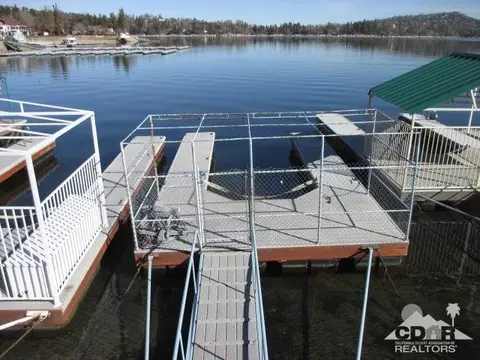 270 Flower Dr, Lake Arrowhead, CA 92352 photo 2