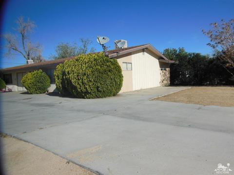 6396 Indio Ave, Yucca Valley, CA 92284 photo 3