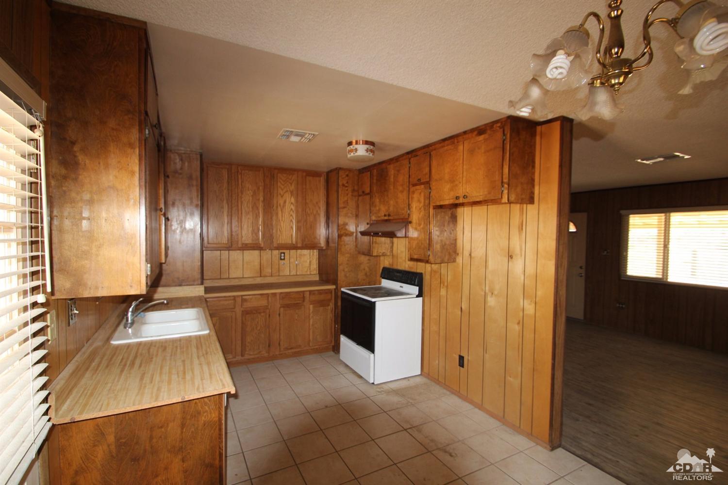56674 Aberdeen Dr, Yucca Valley, CA 92284 photo 2