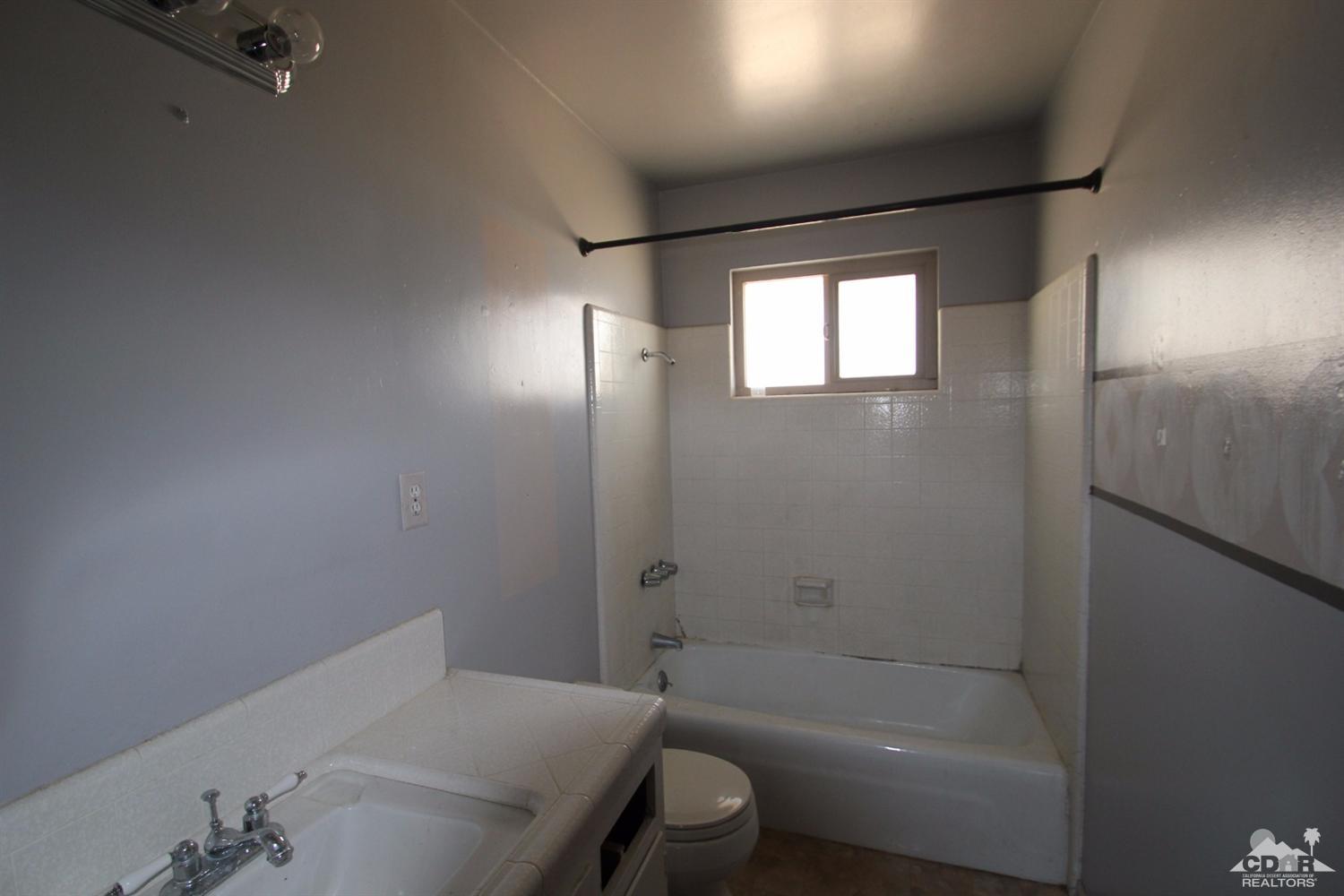 56674 Aberdeen Dr, Yucca Valley, CA 92284 photo 3