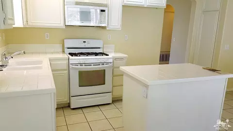 718 Mount Whitney Cir, Corona, CA 92879 photo 3