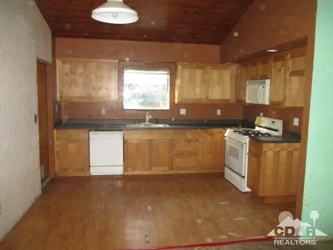 485 Forest Ln, Crestline, CA 92325 photo 4