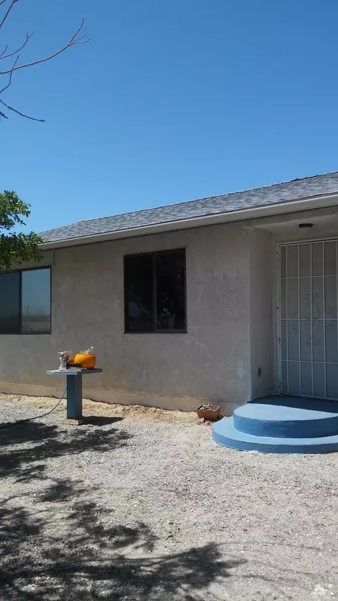 1012 Desert Manor Ave, Thermal, CA 92274 photo 2