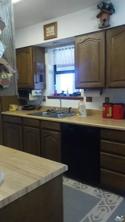 1012 Desert Manor Ave, Thermal, CA 92274 photo 5
