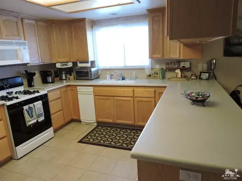 58134 Spring Dr, Yucca Valley, CA 92284 photo 4