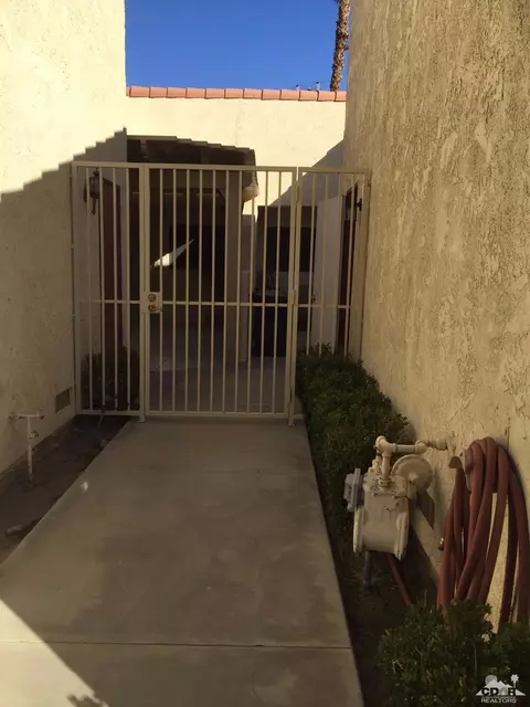 49304 Wayne St, Indio, CA 92201 photo 4