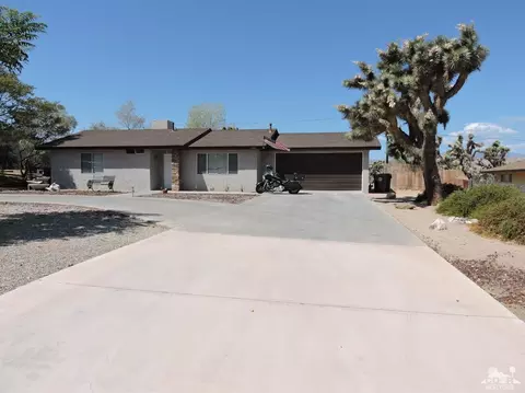 7946 Palm Ave, Yucca Valley, CA 92284 photo 2