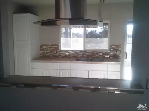 7946 Palm Ave, Yucca Valley, CA 92284 photo 6