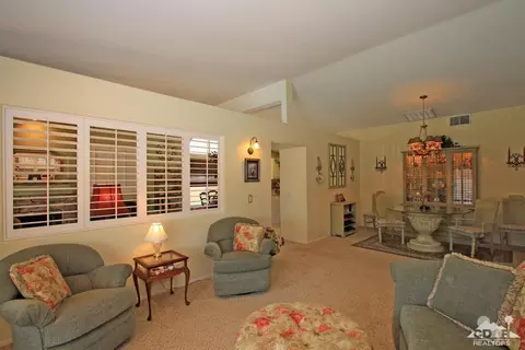 62 Sutton Pl E, Palm Desert, CA 92211 photo 4