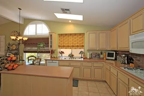 62 Sutton Pl E, Palm Desert, CA 92211 photo 12