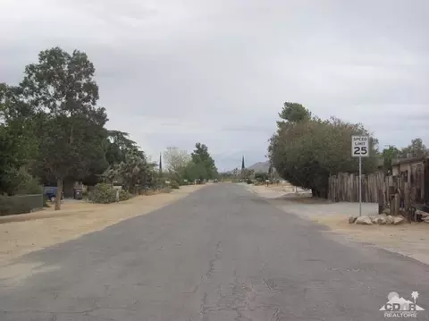 56165 Taos, Yucca Valley, CA 92284 photo 2