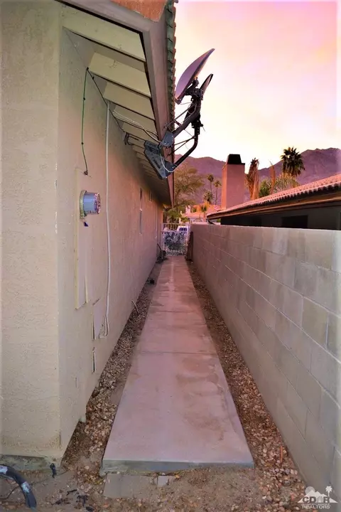 54400 Eisenhower Dr, La Quinta, CA 92253 photo 5