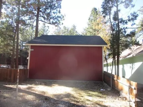 318 Maple Ln, Sugarloaf, CA 92386 photo 2