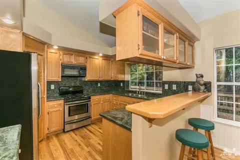28768 Potomac Dr, Lake Arrowhead, CA 92352 photo 3