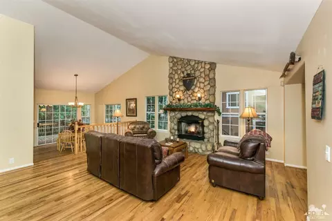 28768 Potomac Dr, Lake Arrowhead, CA 92352 photo 2