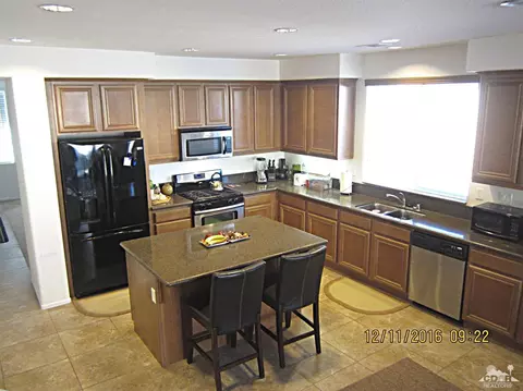 79922 Camden Dr, Indio, CA 92203 photo 2