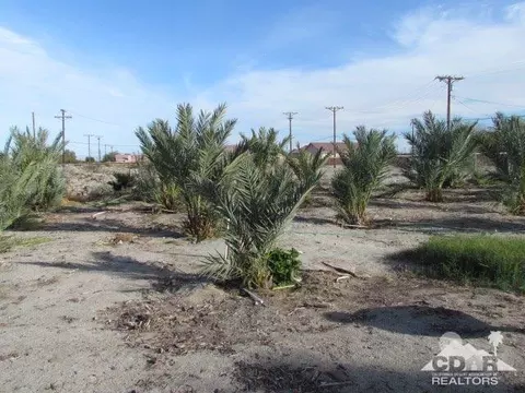 1305 Nile Dr, Thermal, CA 92274 photo 2