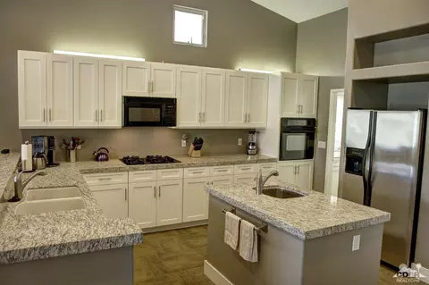 49257 Barrymore St, Indio, CA 92201 photo 2