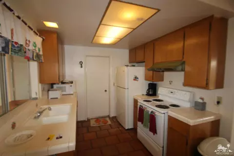 1414 Cambria Ave, Yucca Valley, CA 92284 photo 3