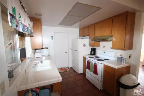 1414 Cambria Ave, Yucca Valley, CA 92284 photo 2