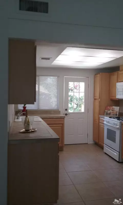 82130 Bergman Dr, Indio, CA 92201 photo 4