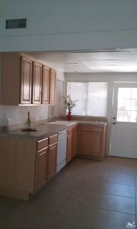 82130 Bergman Dr, Indio, CA 92201 photo 2