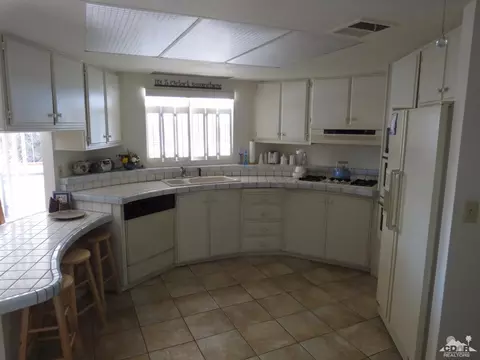 38600 Cactus Ln, Palm Desert, CA 92260 photo 3