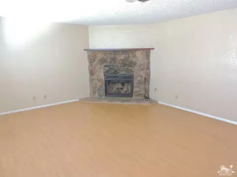 6995 Hanford Ave, Yucca Valley, CA 92284 photo 4