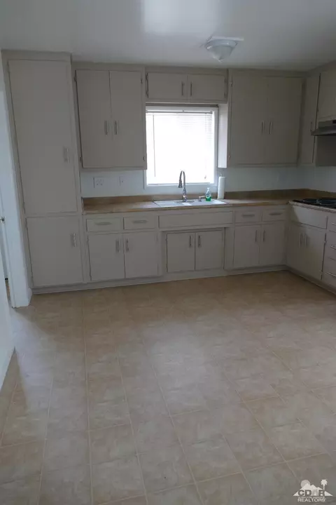 10620 9th Ave, Hesperia, CA 92345 photo 3