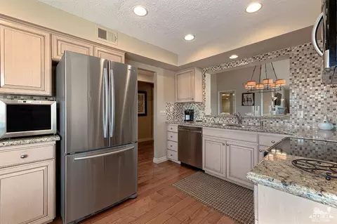 367 Muirfield Dr, Palm Desert, CA 92211 photo 1