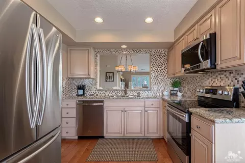 367 Muirfield Dr, Palm Desert, CA 92211 photo 14
