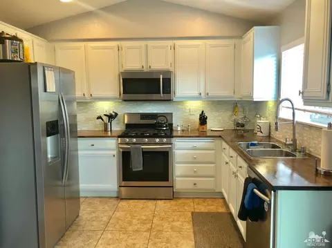 807 Cougar Ranch Rd, Beaumont, CA 92223 photo 2