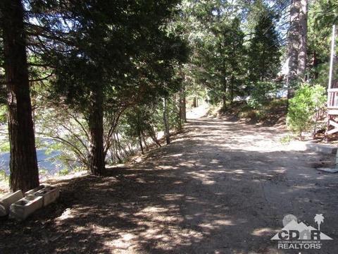 283 Walnut Dr, Lake Arrowhead, CA 92352 photo 1