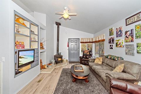 2016 Cedar Pine Ln, Big Bear City, CA 92314 photo 4