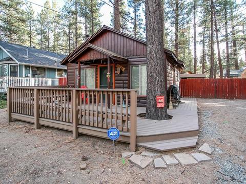 912 E Barker Blvd, Big Bear City, CA 92314 photo 1