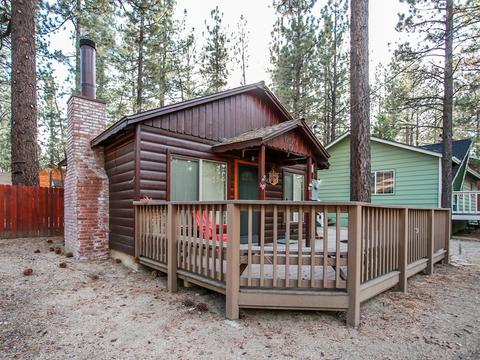 912 E Barker Blvd, Big Bear City, CA 92314 photo 2