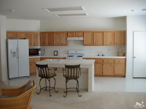 83287 Greenbrier Dr, Indio, CA 92203 photo 2