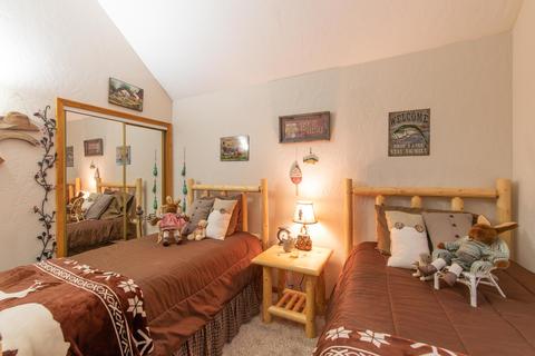 677 Holmes, Sugarloaf, CA 92386 photo 19