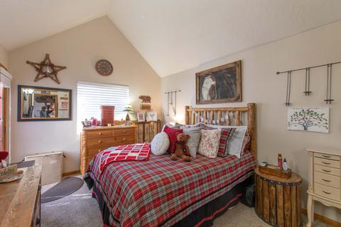 677 Holmes, Sugarloaf, CA 92386 photo 15