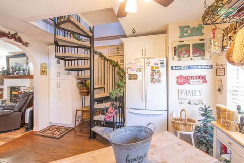677 Holmes, Sugarloaf, CA 92386 photo 11